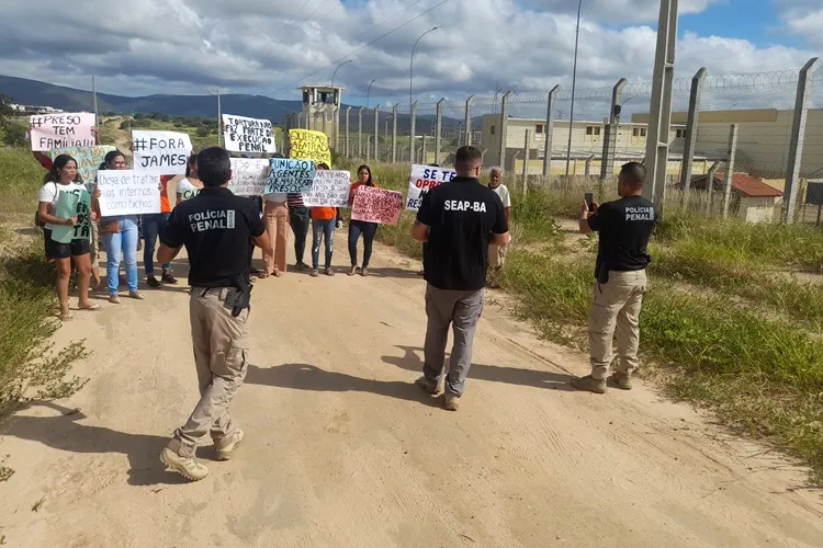 Familiares protestam e apontam opressão contra os internos no Conjunto Penal de Brumado
