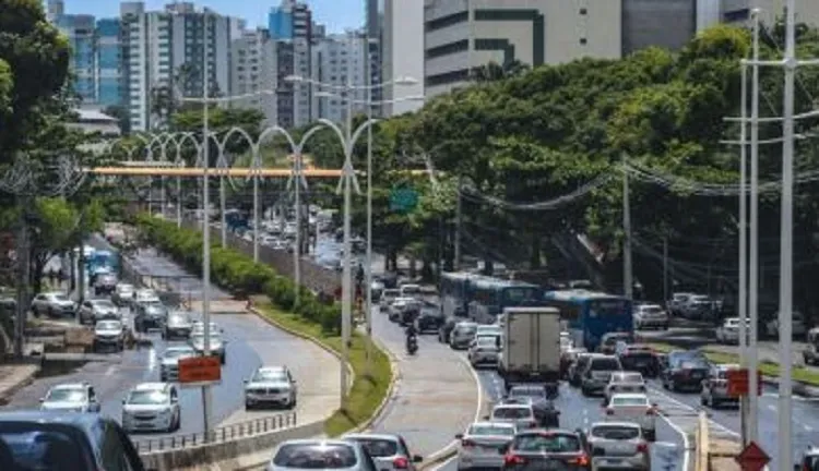 Últimos dias para quitar IPVA com desconto para placas finais 9 e 0