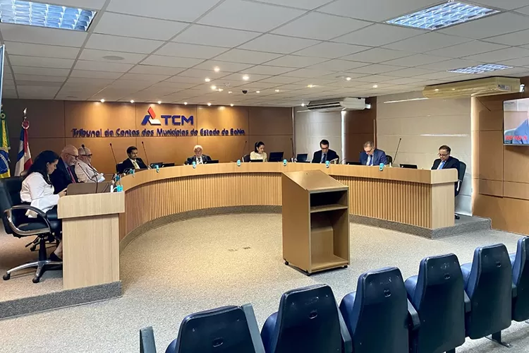 TCM aponta irregularidades no transporte escolar de Vitória da Conquista