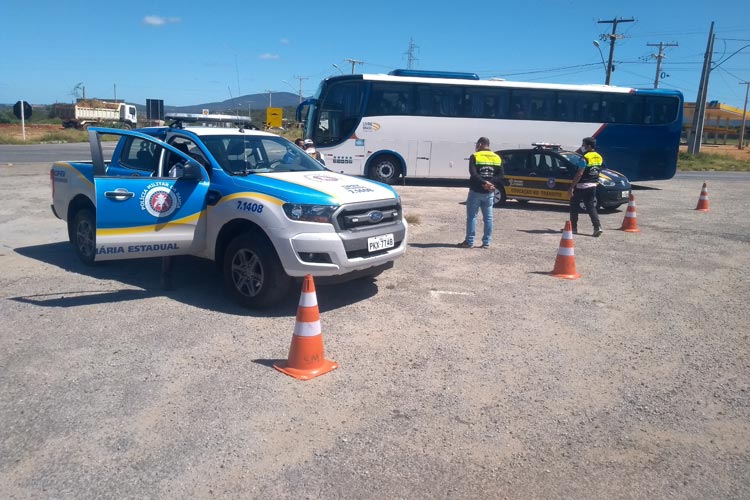 PRE e SMTT intensificam fiscalização ao transporte de passageiros nas vias de acesso a Brumado