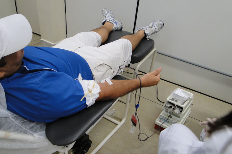 Senado aprova meia-entrada para doadores de sangue