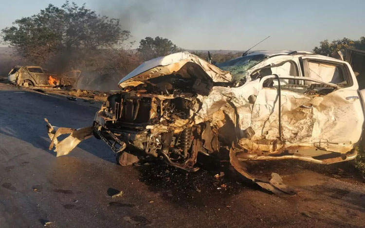Três pessoas morrem em grave acidente na BR-242 em Ibotirama