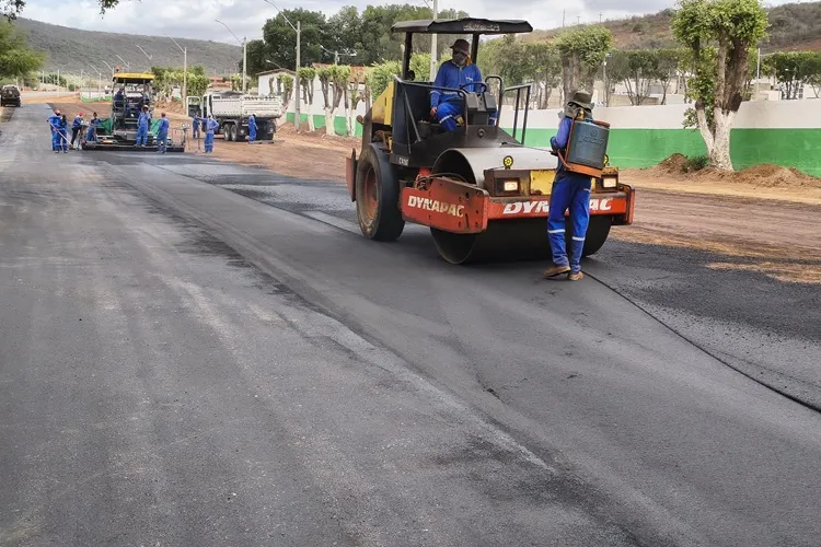 Brumado: Cemitério Jardim Santa Inês recebe praça urbanizada de estacionamento 