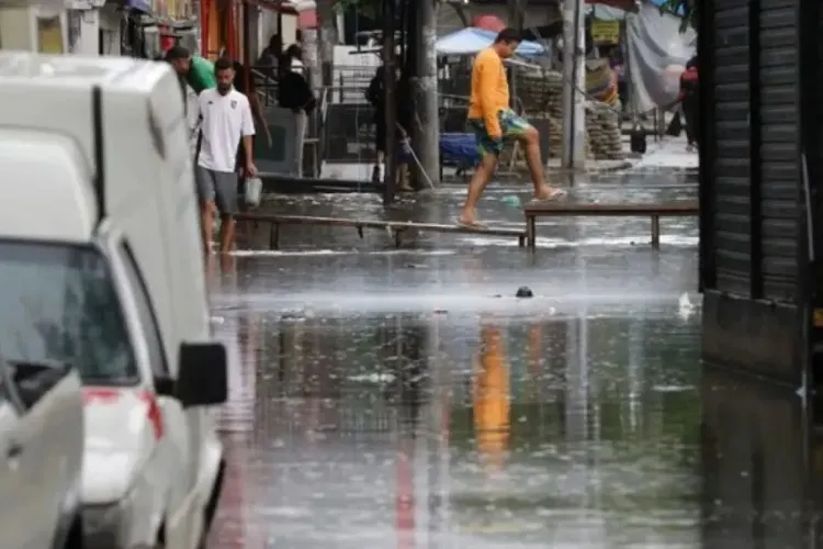 Chega a 12 o número de mortos pelas chuvas no Rio de Janeiro