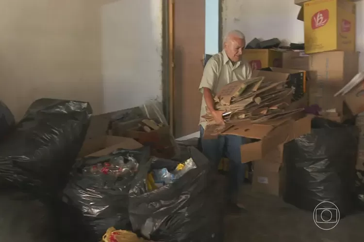 Famílias trocam material reciclável por descontos na conta de luz em São Paulo