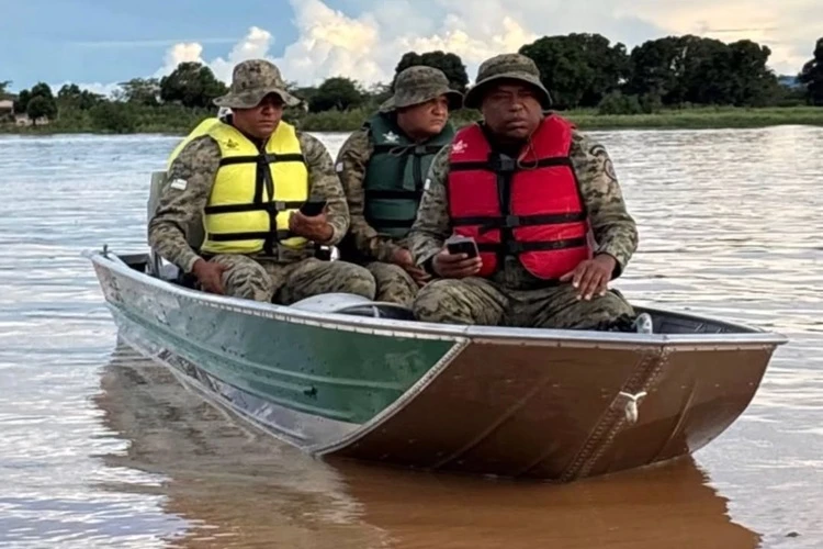 Cippa retira redes de pesca e madeira irregular de circulação em Carinhanha