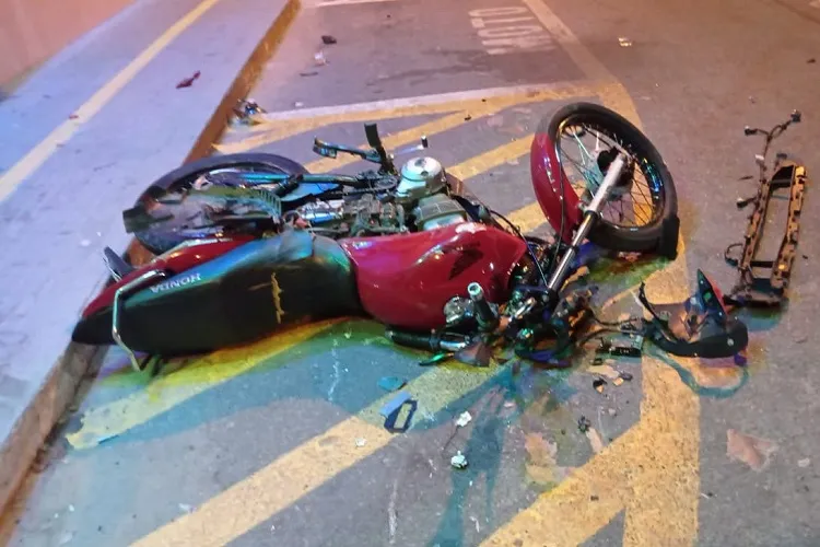 Motociclista tem fratura exposta após colisão com carro em Guanambi