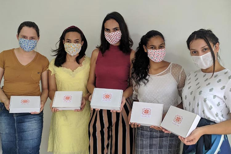 Caculé: Costureiras produzem máscaras cirúrgicas para profissionais de saúde