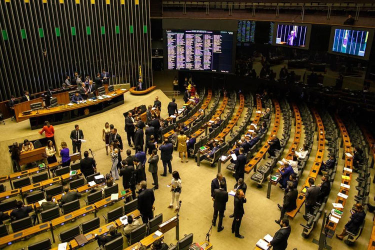 Por apoio, governo acelera pagamento de emendas a deputados