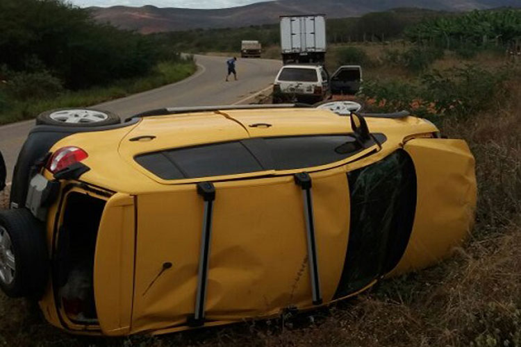 Motorista perde controle em curva perigosa e capota na BA-148 entre Rio de Contas e Jussiape