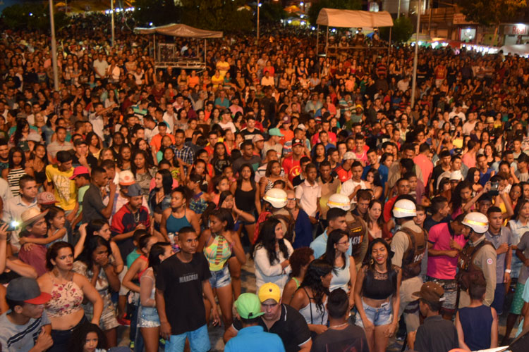 Governo mantém em 5 mil limite de público em eventos na Bahia