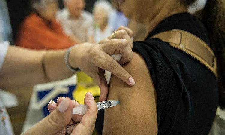 Covid-19: Anvisa não tem data para liberar vacina que protege contra novas cepas
