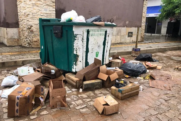 Negligência na coleta do lixo gera transtornos e reclamações em Lagoa Real
