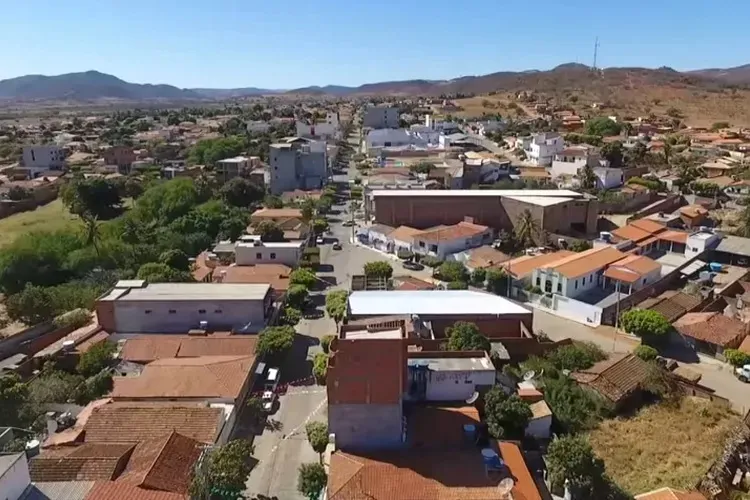 Câmara de Pindaí cria 29 novos cargos públicos e população aponta favorecimento político