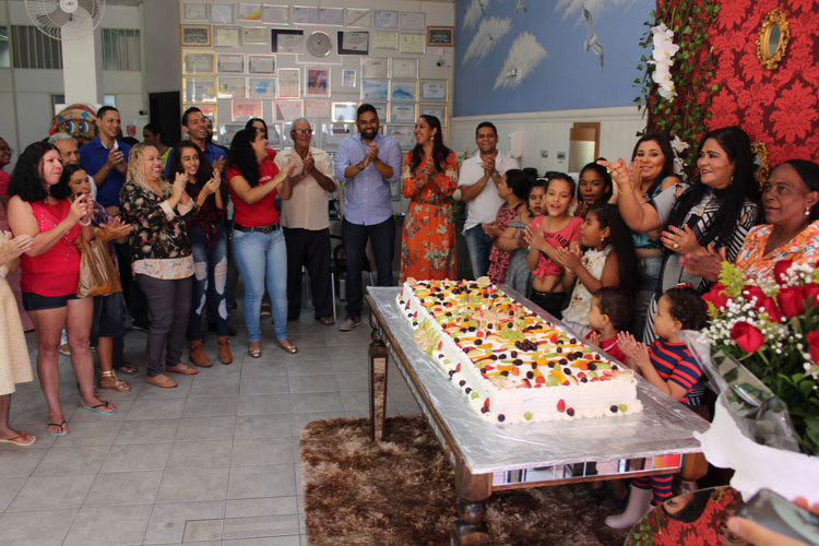 Brumado: Na companhia de familiares, colaboradores e amigos, Perinalva Dias celebra mais um aniversário