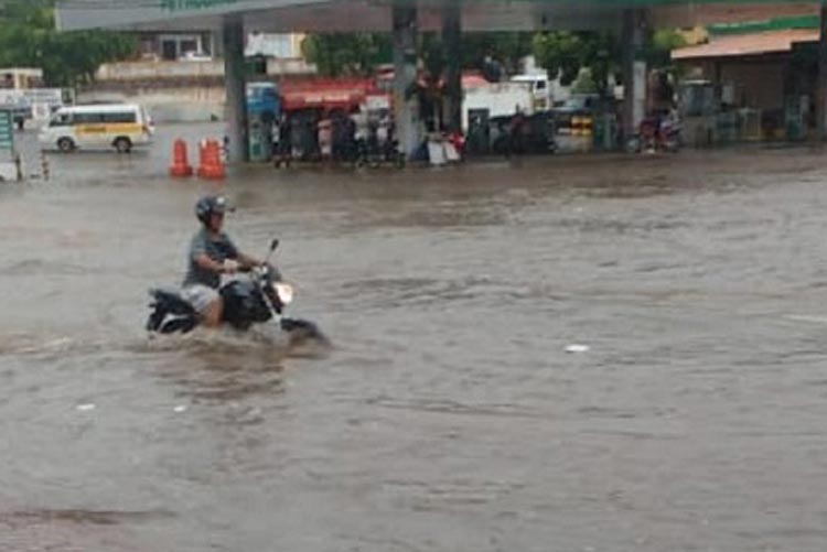Chuva causa alagamentos em diversos pontos na cidade de Brumado