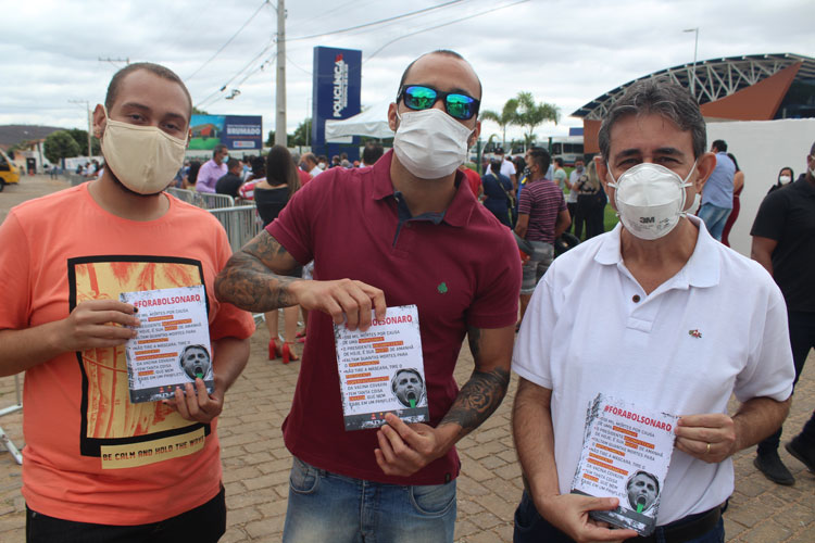 Brumado: Panfletagem contra Jair Bolsonaro cobra imunização em massa da população brasileira