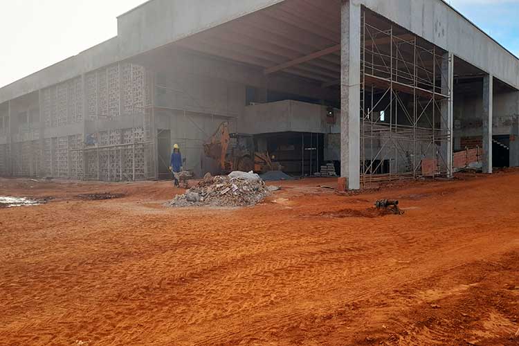Obras do colégio estadual em tempo integral sofre atrasos em Brumado