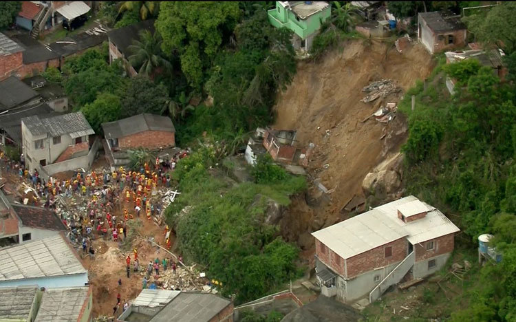 Deslizamento em Niterói já tem 14 mortos