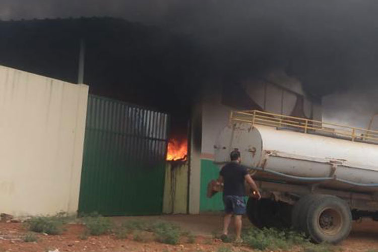 Galpão de frutas é incendiado em Livramento de Nossa Senhora