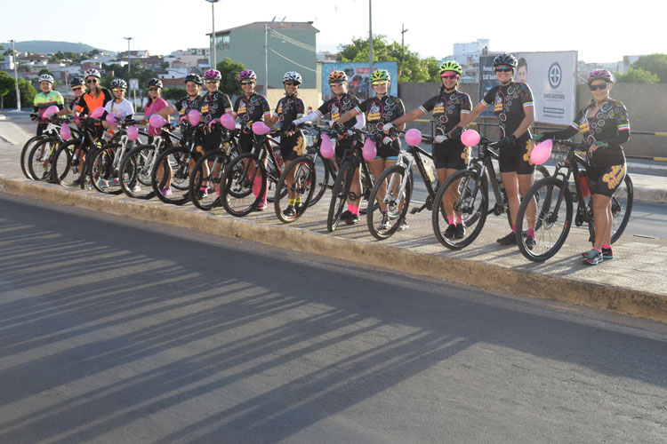 Grupo Pedala Menina Brumado faz passeio ciclístico em homenagem ao dia das mulheres