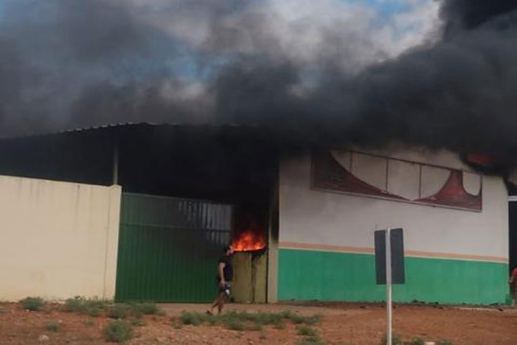 Galpão de frutas é incendiado em Livramento de Nossa Senhora