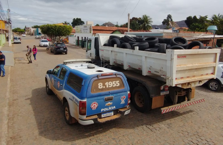 Policiais militares recuperam mais de 140 pneus roubados em Manoel Vitorino