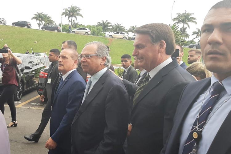 Bolsonaro entrega ao Congresso pacote de medidas econômicas
