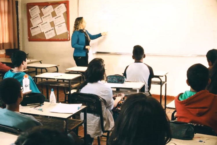 Brasil é o país que menos valoriza o professor, aponta pesquisa