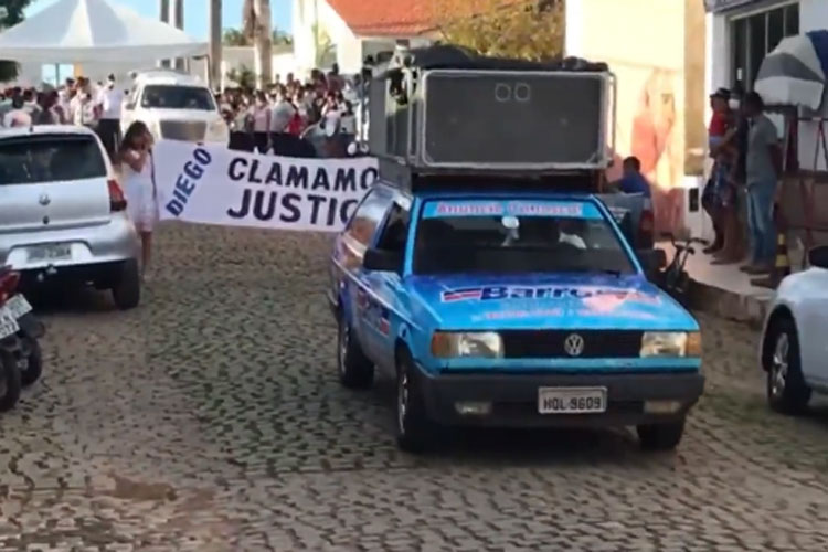 Igaporã: Durante sepultamento, família de homem morto a tiros realiza protesto e pede justiça