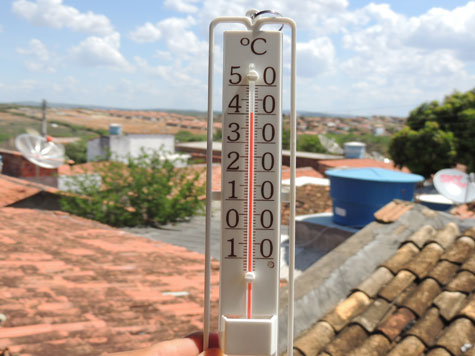 Brumado: Asfalto derrete no calor de 40°C