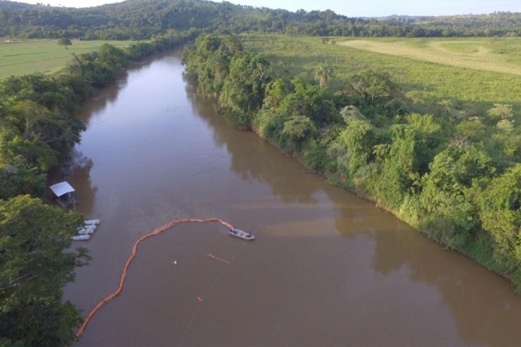 Rejeitos de barragem que rompeu em MG ameaçam o Velho Chico