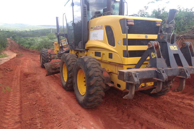 Secretaria de Infraestrutura realiza diversos serviços na sede e na zona rural de Brumado