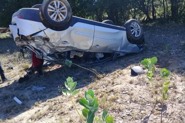 BA-148: Motorista sai ileso após capotar veículo entre os municípios de Malhada de Pedras e Guajeru