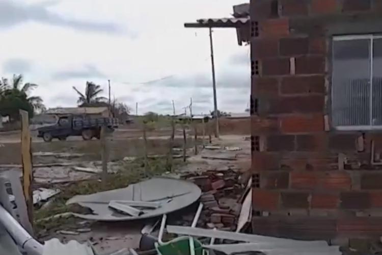 Vitória da Conquista: Cerca de 20 casas ficam destruídas após chuva e vento forte em Cabeceira