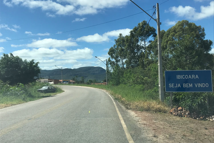 Corpo é encontrado parcialmente enterrado às margens de rio na zona rural de Ibicoara