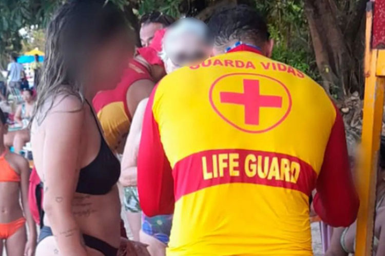 Bombeiros resgatam 11 da mesma família em praia da Paraíba
