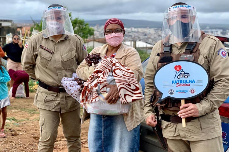 Patrulha Solidária realiza distribuição de cobertores e agasalhos em Vitória da Conquista