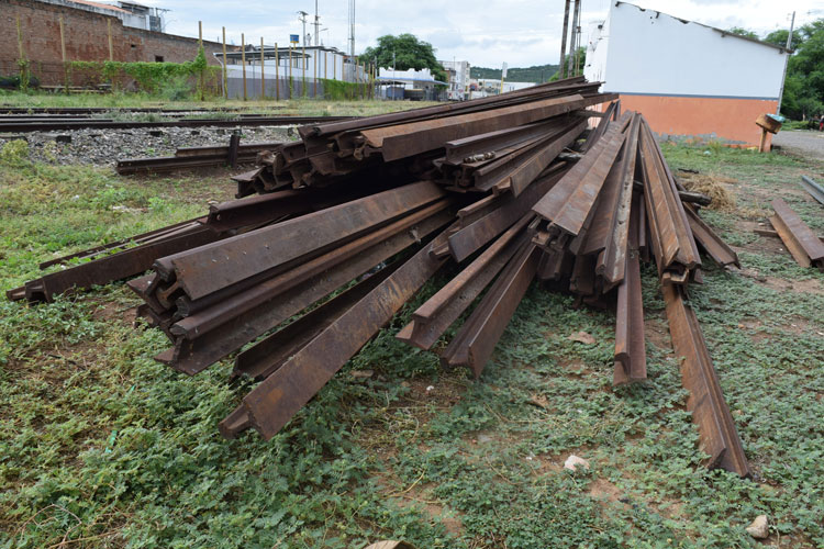 34ª CIPM impede roubo de trilhos de linha férrea da FCA em Brumado