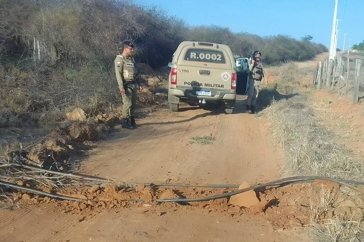 PM e Embasa interceptam ligações clandestinas de água em Brumado