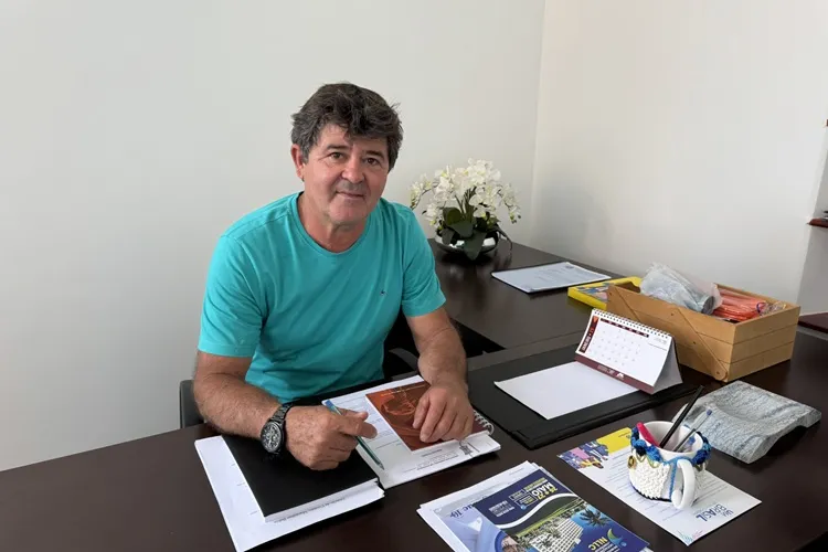 Prefeito destaca investimento para auxiliar afetadas com a seca em Macaúbas