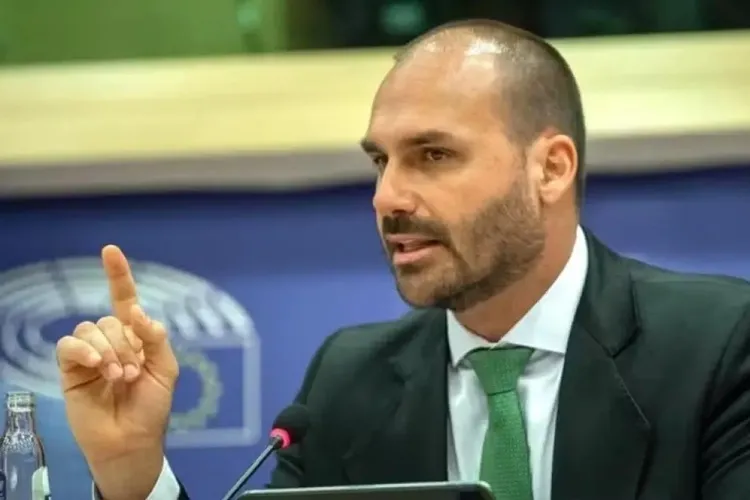 Câmara abre processo que pode cassar mandato de Eduardo Bolsonaro