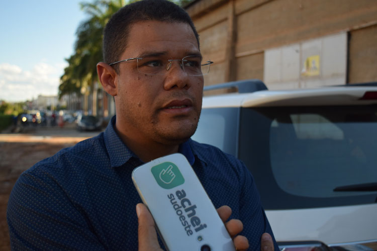 Brumado: Prefeitura arranca calçada de prédio para obra em via e assunto vira caso de polícia