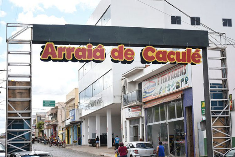 Prefeitura dá início ao trabalho de ornamentação junina da cidade de Caculé