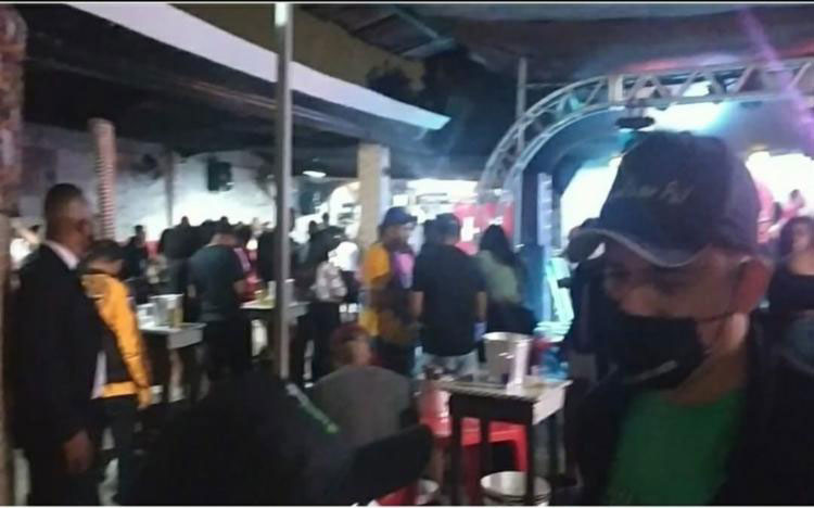 Festas com aproximadamente 300 pessoas são encerradas em Feira de Santana