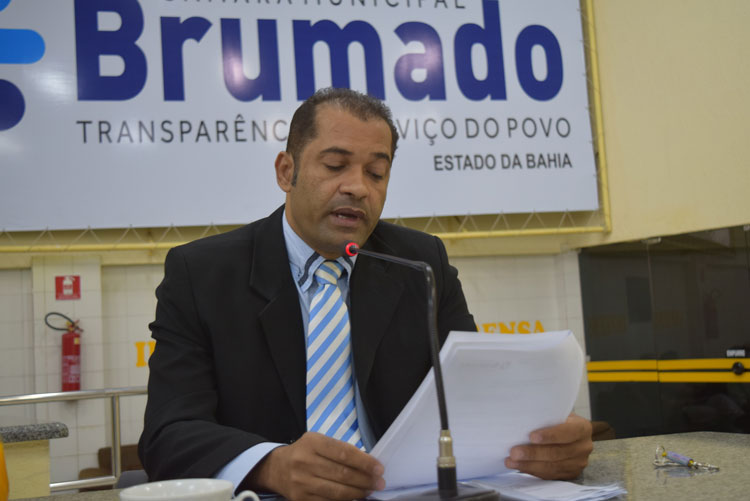 Projeto de concessão de título a juiz é retirado de pauta e gera debate na Câmara Municipal de Brumado