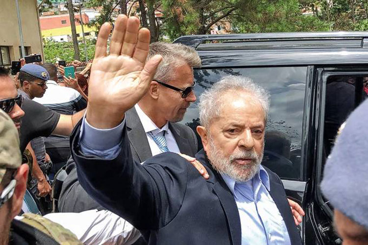 Defesa de Lula pede ao STJ para cumprir pena em regime aberto