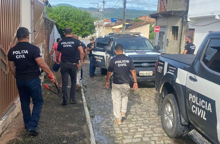75 pessoas são presas em operação policial contra tráfico de drogas e outros crimes na Bahia