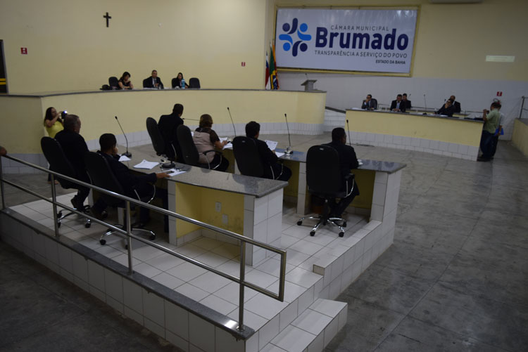 Projeto de concessão de título a juiz é retirado de pauta e gera debate na Câmara Municipal de Brumado