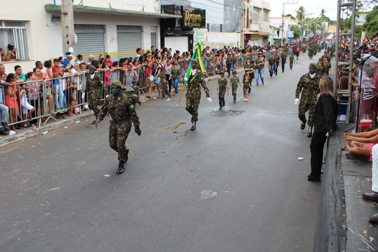 Desfile cívico militar marca as celebrações do 7 de Setembro em Brumado